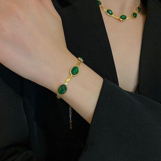 BERN Oval Green Crystal Pendant Necklace Set With Bracelet